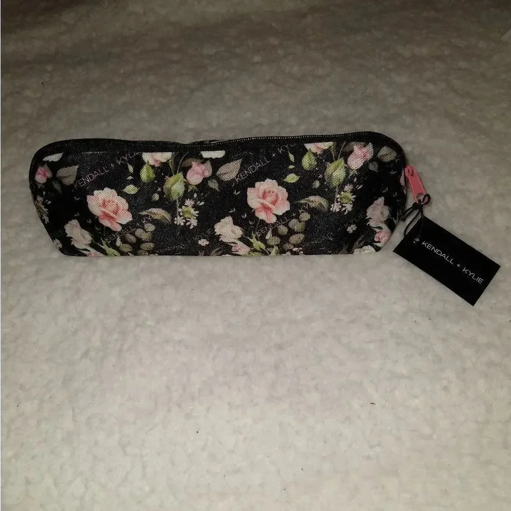 🎈🎈🎈🎉Kendall + Kylie Multi Purpose Cosmetic Pouch Floral 🌸 Print